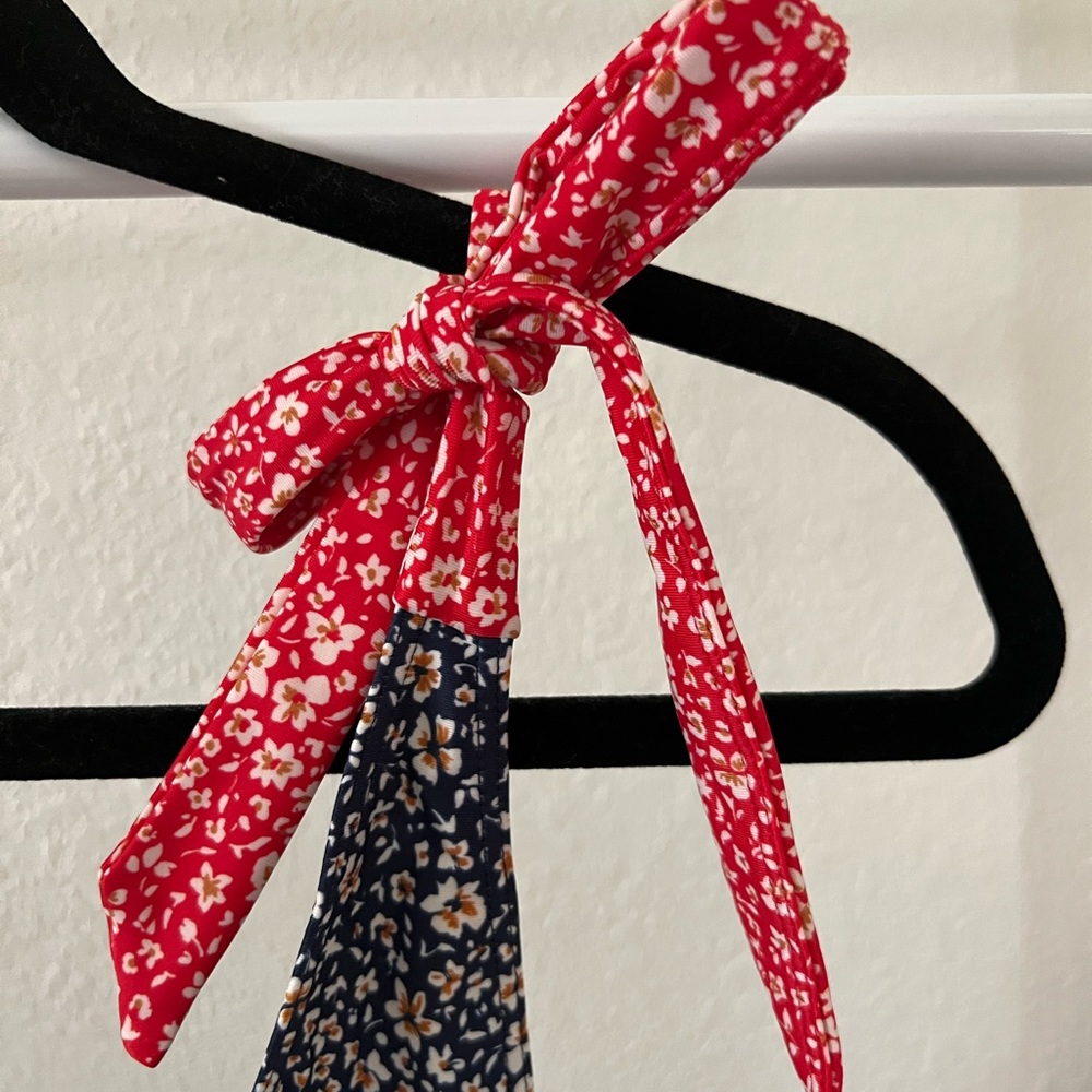 Summersalt Tie Backflip One-Piece Swimsuit in Red & Blue Floral. Size 4. - Picture 7 of 11
